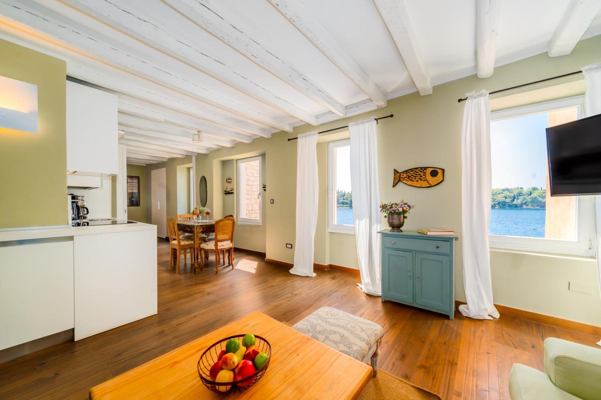 Apartment Mediterraneo Ровинь Экстерьер фото