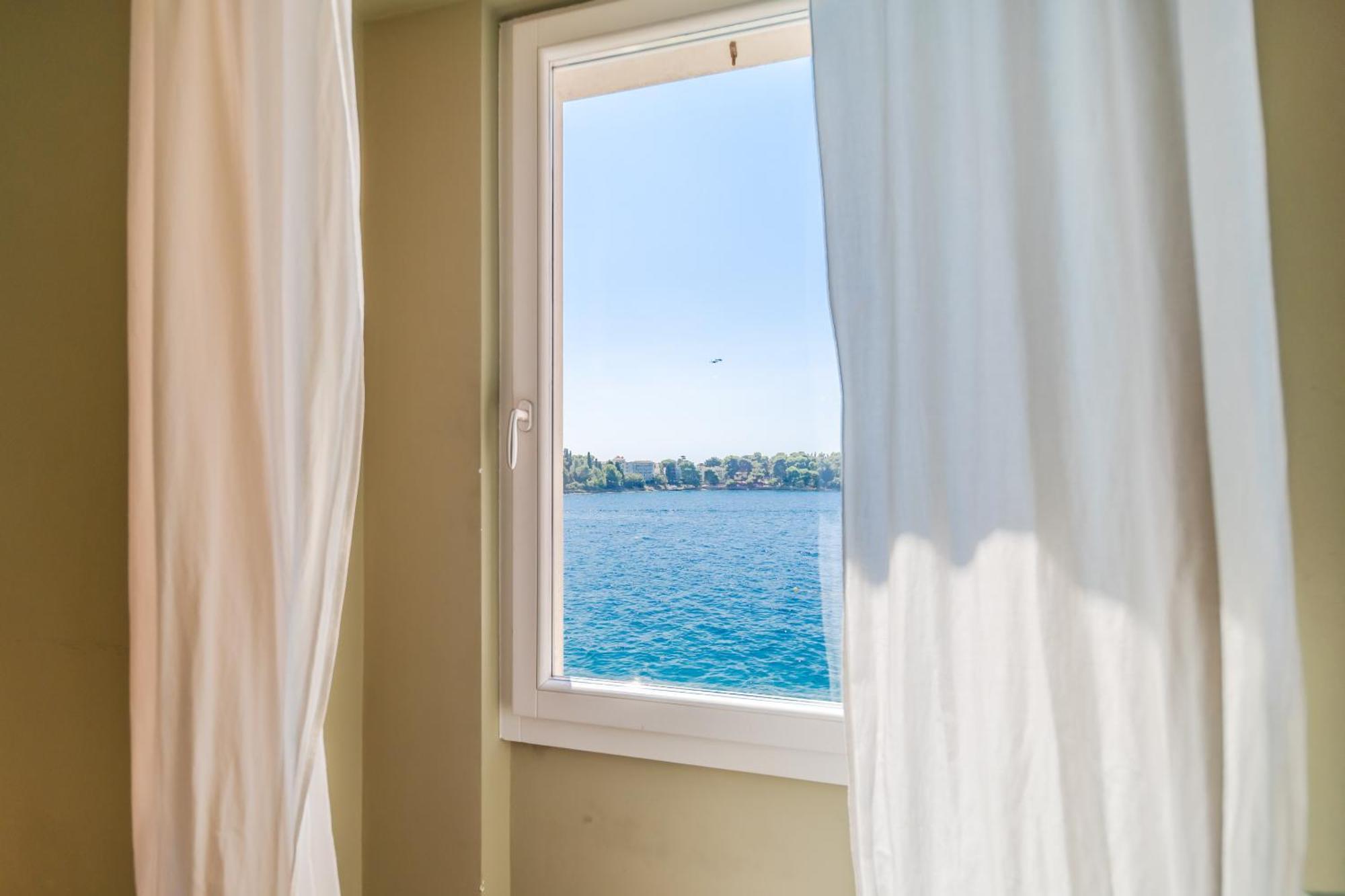 Apartment Mediterraneo Ровинь Экстерьер фото